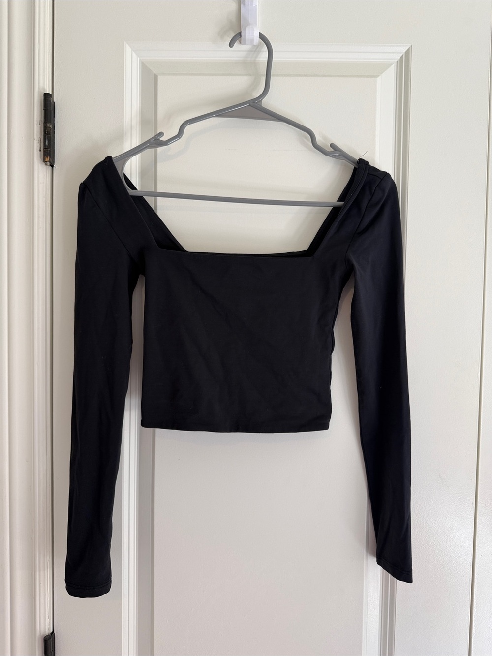 Babaton by Aritzia Black Square Neck Long Sleeve Crop Top